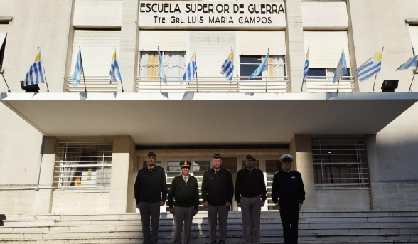 VISITA DEL COMANDANTE EN JEFE DEL EJÉRCITO DE LA REPÚBLICA ORIENTAL DEL URUGUAY. 